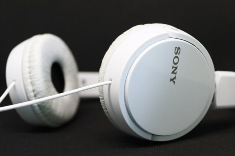 mionea_clau-headphones-5466314_1920